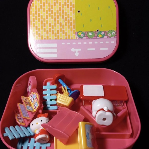 ❌SOLD❌Hello Kitty Playset With Carrying Case Sanrio 2007 Mini Play Set Toy - Picture 8 of 12